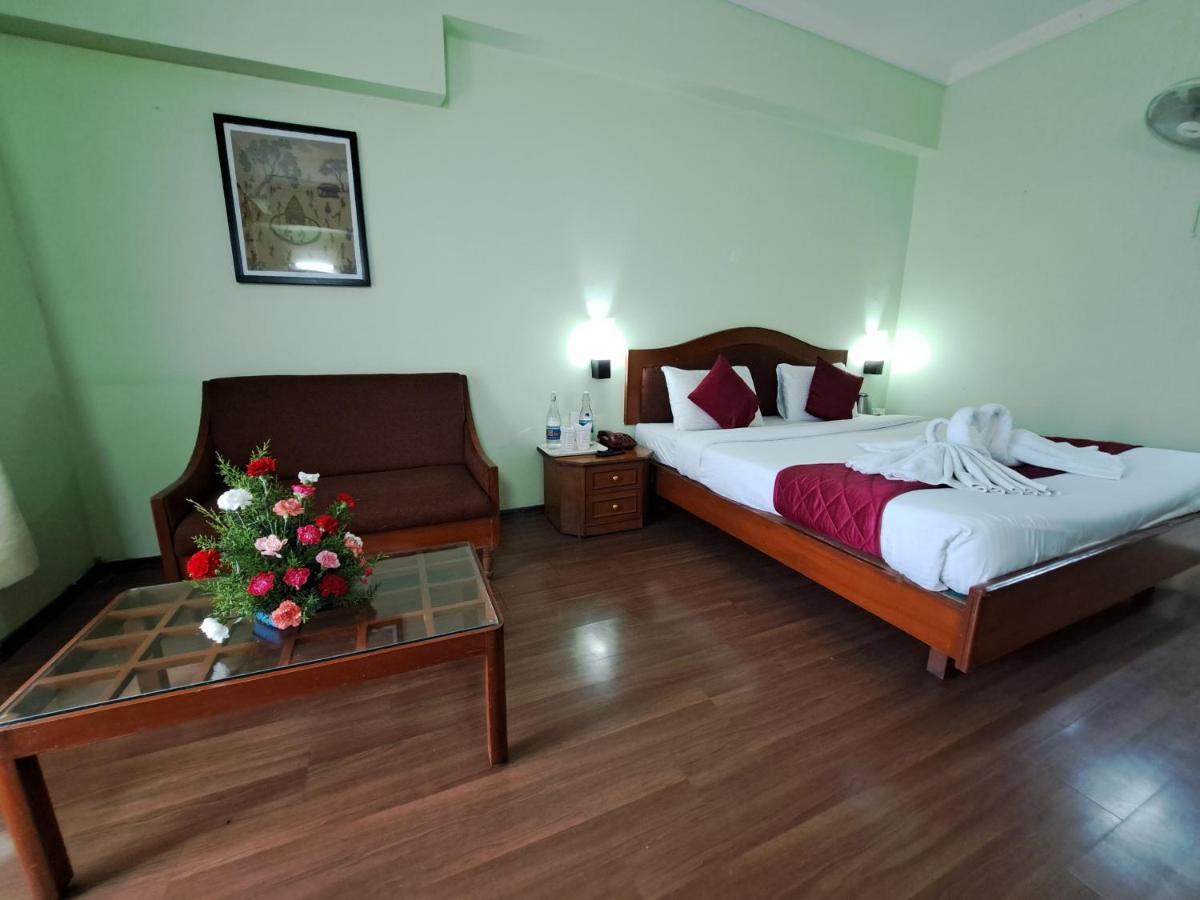 Hotel Preethi Classic Towers Ooty Buitenkant foto