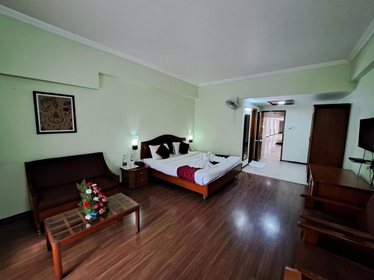 Hotel Preethi Classic Towers Ooty Buitenkant foto