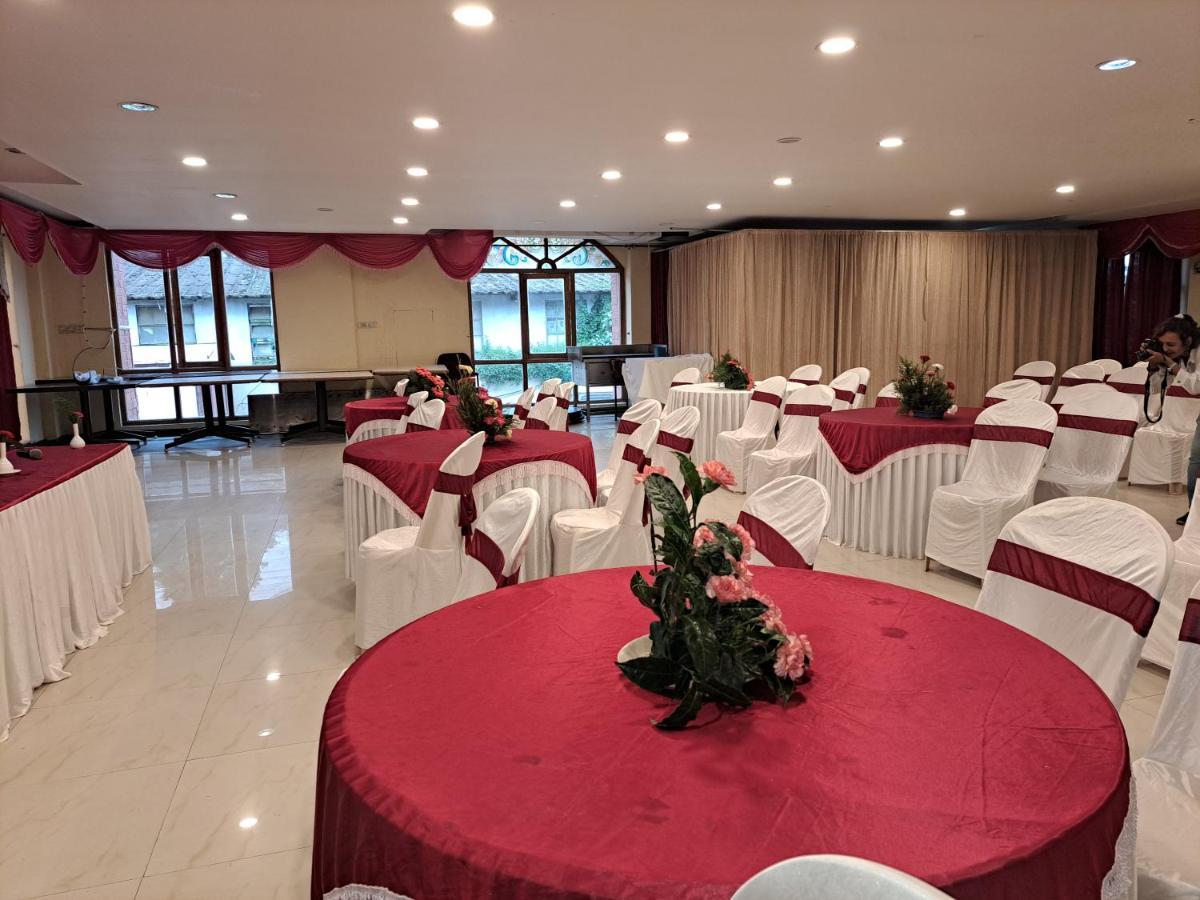 Hotel Preethi Classic Towers Ooty Buitenkant foto