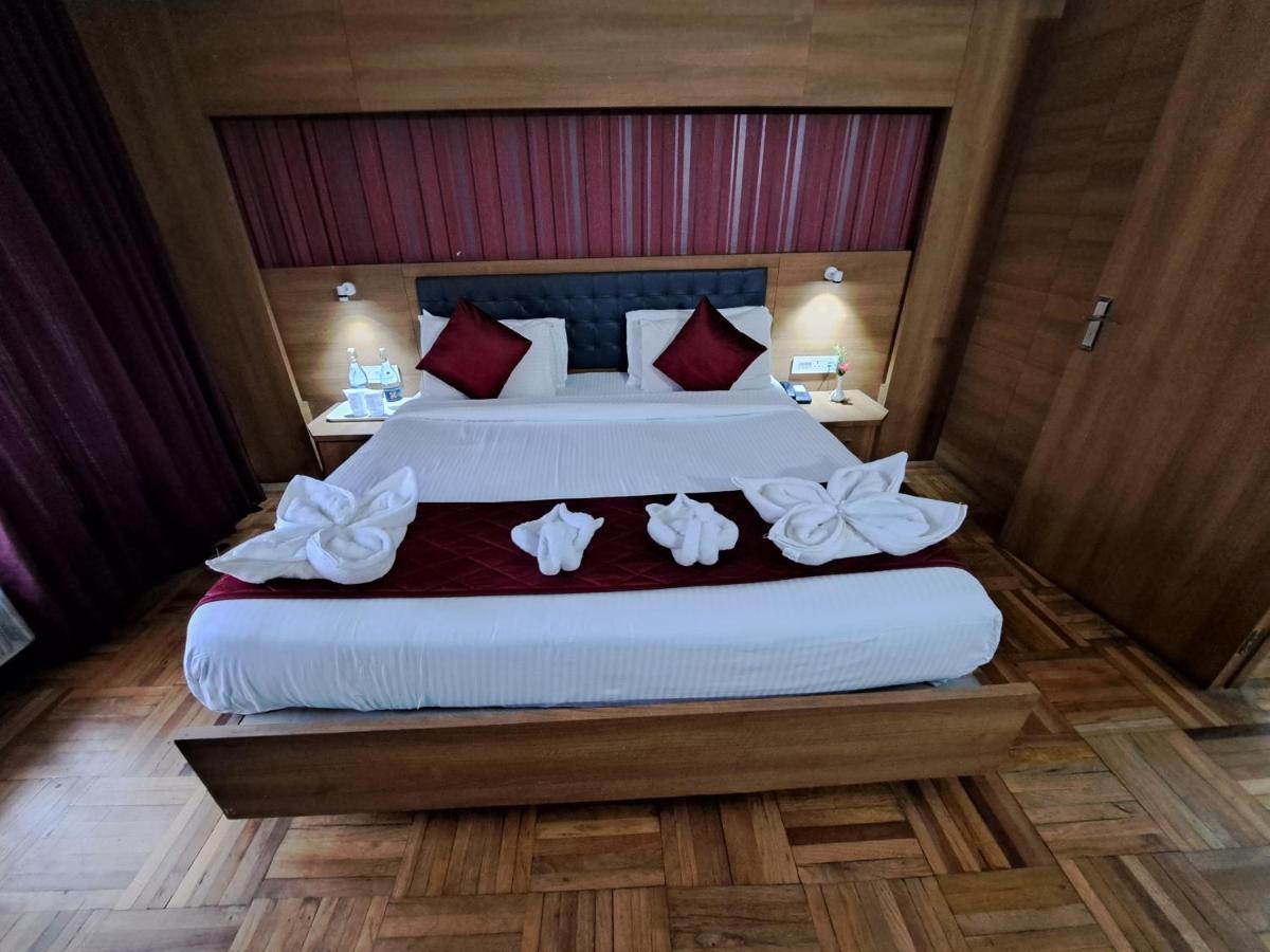 Hotel Preethi Classic Towers Ooty Buitenkant foto